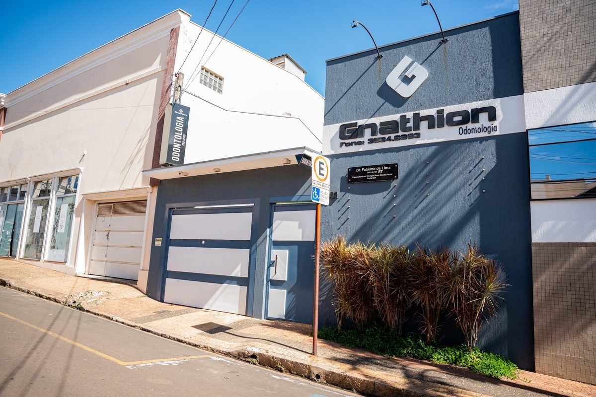 Fachada da Clínica Gnathion na Avenida 4, centro de Rio Claro